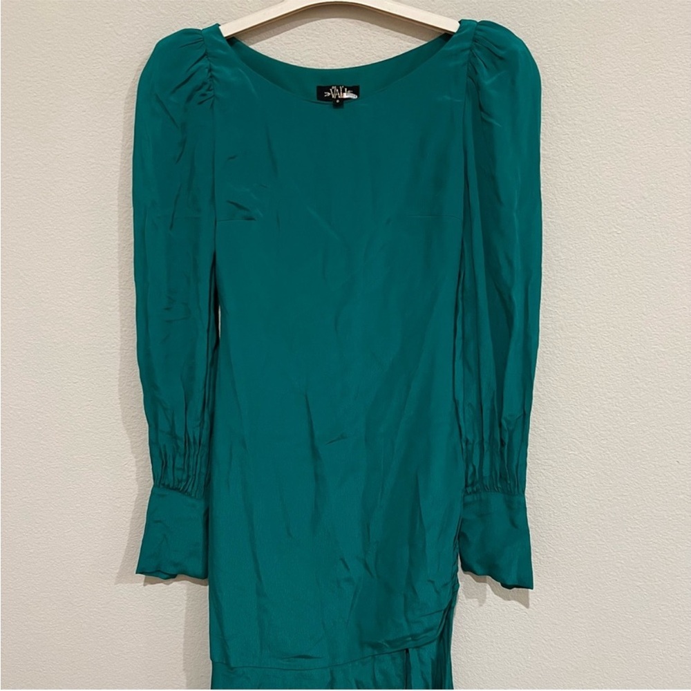 De La Vali Presley Gown - Picture 5 of 9